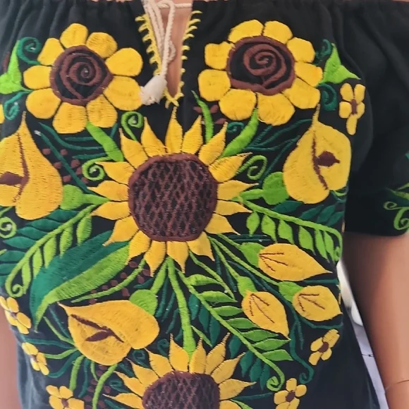 Women's off Shoulder Mexican Embroidered Black Blouse Top Size Large - Picture 4 of 6